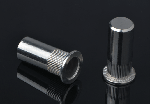 Hindi kinakalawang na asero flat head knurled body rivet nut closed end type