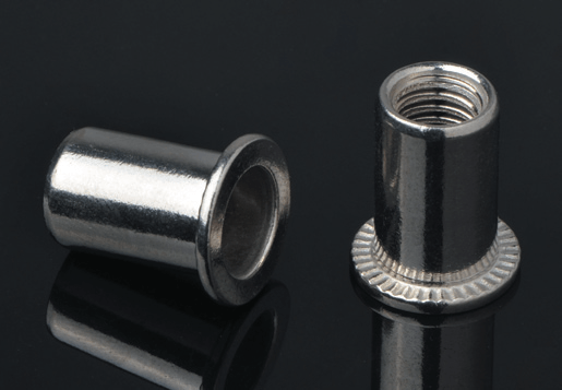 Hindi kinakalawang na asero flat head round body plain rivet nut bukas na uri