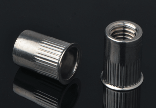 Hindi kinakalawang na asero bawasan ang ulo na knurled body rivet nut bukas na uri